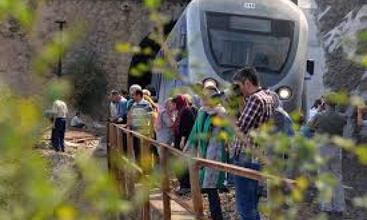 قطار گردشگری مثلث طلایی راه‌اندازی شد
