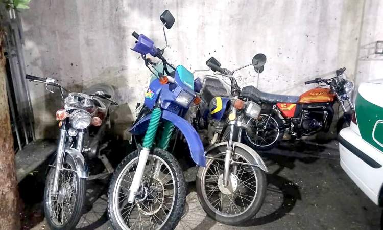 کشف 4 دستگاه موتورسیکلت سرقتی توسط کلانتری 130 نازی آباد